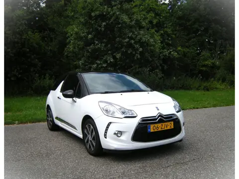 Citroen DS3 1.2 VTi Chic . Airco . Navigatie . Cruiscontrol . Zwarte hemel . Achteruitrij camera. en