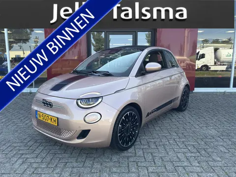 Fiat 500C Icon 42 kWh | 17" La Prima velgen | Camera | Parkeersensoren | Comfort Pack Pack Winter | 