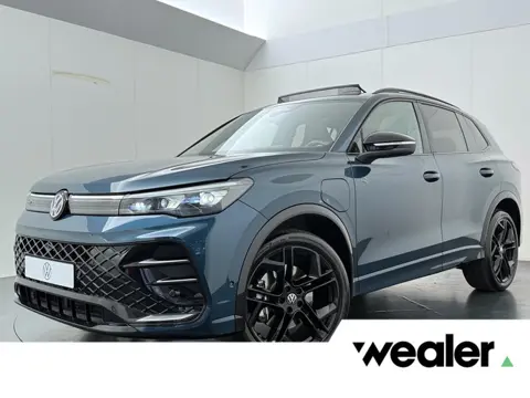 Volkswagen Tiguan 1.5 eHybrid R-Line Edition | 272 PK | SoH 100% | Trekhaak wegklapbaar | Adaptive C