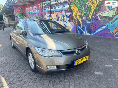 Honda Civic 1.3 Hybrid automaat airco navigatie dvd verwarming in stoelen hele mooie auto. Ima stori