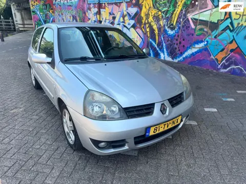 Renault Clio 1.2-16V Campus airco sport velgen 148 dkm nap rijd heerlijk deuk achter scherm. Dikke u