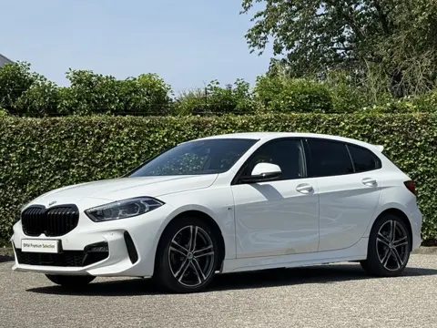 BMW 1-serie 118i | M-Sport | 18'' | Camera | Stoelverw. | Getint Glas | HiFi