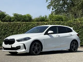 BMW 1-serie 118i | M-Sport | 18'' | Camera | Stoelverw. | Getint Glas | HiFi