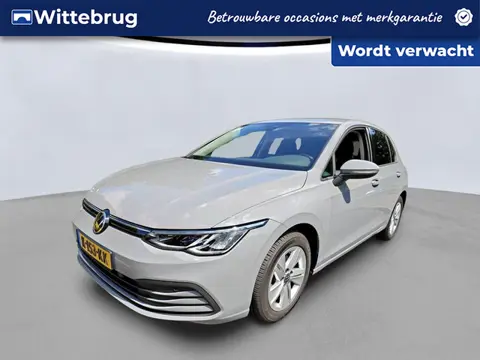 Volkswagen Golf 1.0 TSI 110pk Life / App Connect / Parkeersensoren / LM 16'' / LED