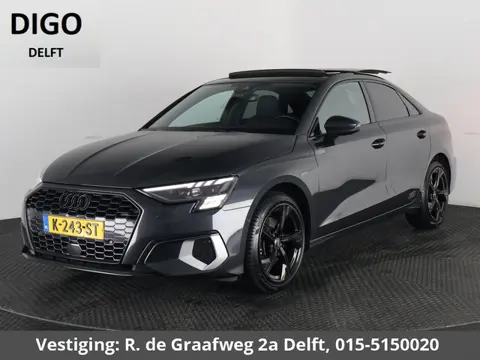 Audi A3 Limousine 35 TFSI Black Edition One | Schuif-/Kanteldak | Navigatie | Camera | Cruise Contro