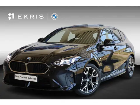 BMW 1 serie 120 | M Sport | Glazen Panoramadak | Harman Kardon | Stoelverwarming | Camera | Parkeers