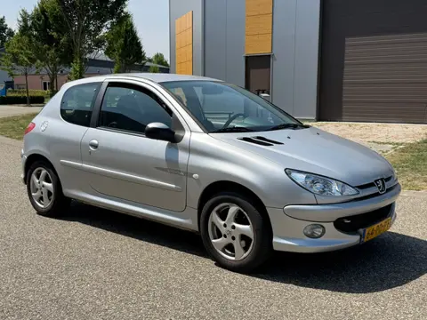 Peugeot 206 1.6-16V Quiksilver+INRUILKOOPJE MEENEEMPRIJS
