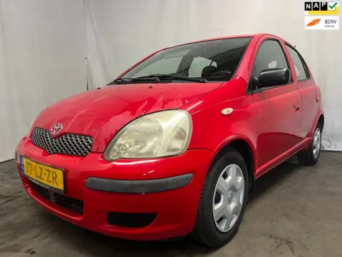 Toyota Yaris 1.3 VVT-i Terra - Lakschade - Schade