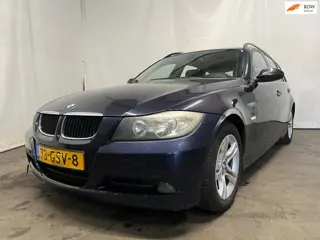 BMW 3-serie Touring 320i Business Line - Schade