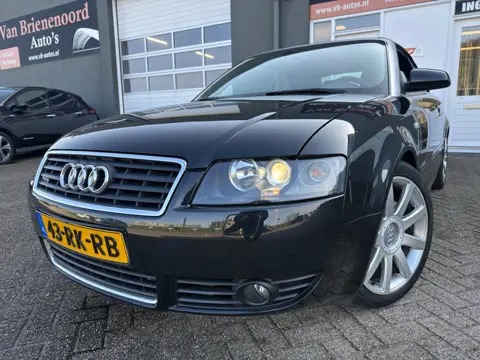 Audi A4 Cabriolet 2.4 V6 Pro Line Cabrio in automaat en leer en cruise controle en airco