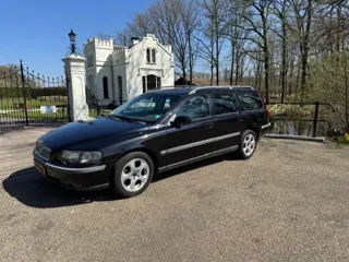 Volvo V70 2.4 Edition II 170pk, Thaak, All Season bnd,nw APK,4e versn werkt niet,Deukjes L/R Ascherm