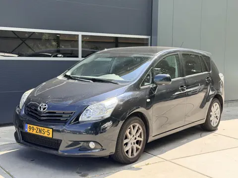 Toyota Verso 1.8 VVT-i 147pk H6 Business Panorama dak Climate Control LMV Camera Trekhaak Navigatie