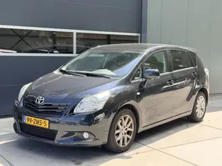 Toyota Verso 1.8 VVT-i 147pk H6 Business Panorama dak Climate Control LMV Camera Trekhaak Navigatie