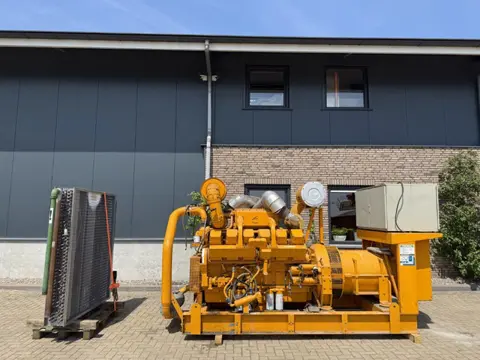 Cummins KTA 38 G1 Leroy Somer 760 kVA generatorset ! 51 hours