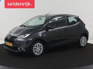 Toyota Aygo 1.0 VVT-i x-play  | Camera | Cruise control | Airco | Navigatie | Bluetooth