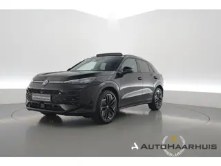 Volkswagen T-Roc 1.5 eTsi R-Line First Edition | Dig. Cockpit | IQ Light | Pano | Adapt. Cruise | Tr