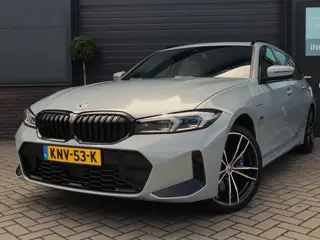 BMW 3-serie Touring 330e xDrive M Sport | Pano | Memory | Trekhaak | Laser | ACC | BLIS | Leer | HUD