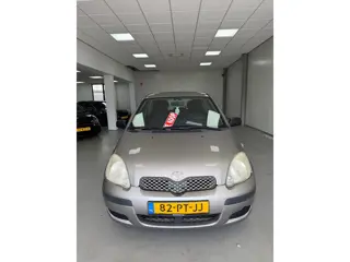Toyota Yaris 1.0 VVT-i Idols