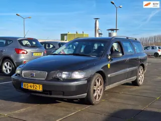 Volvo V70 €1850,-2.4 MET LEER EN TREKHAAK APK 2027