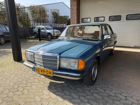 MERCEDES-BENZ 200 W123 200 Automaat Schuifdak NL-auto MET WERK