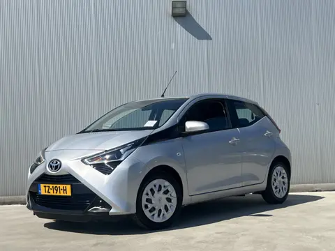 Toyota Aygo 1.0 VVT-i x-play Automaat | Achteruitrijcamera | Airco | Radio |