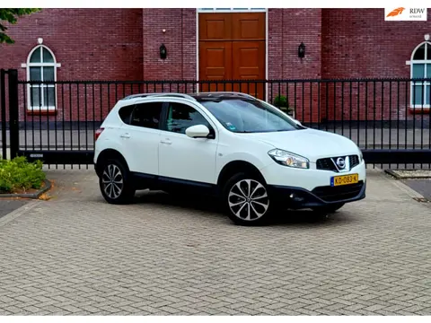 Nissan Qashqai 1.6 Connect Edition / Airco / 360 Camera / Pdc / Trekhaak / Nieuwe Apk