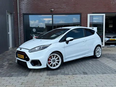 Ford Fiesta 1.6 ST2 | Wide Body Kit | Stage 2 | Big Brake Kit | Stoelverwarming | CarPlay | Cruise |