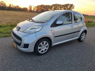 Peugeot 107 1.0-12V XS 5 Deurs Airco.