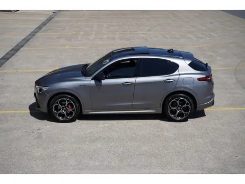 Alfa Romeo Stelvio 2.0 T AWD Veloce Q4 Skywindow