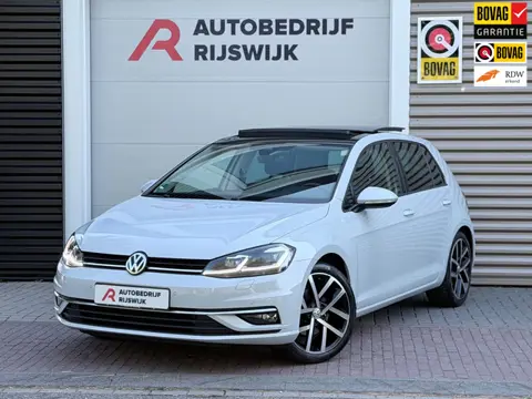 Volkswagen Golf 1.4 TSI Highline Business R Pano/Virtual/AppleCar