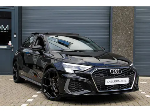 Audi A3 Sportback 40 TFSI quattro Advance Sport | S line | Panorama dak | Full LED | Black on Black 