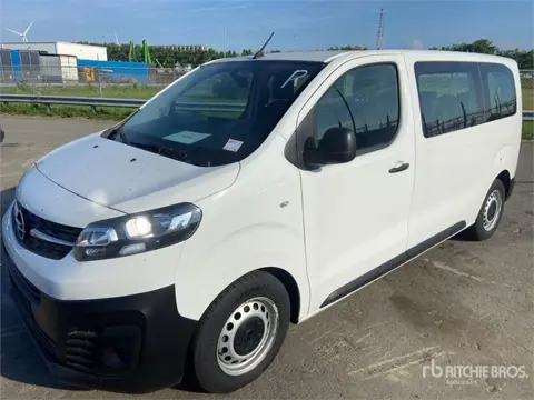 Opel Vivaro 1.5 88 KW 9-seater 9 Passenger Van (Inopera