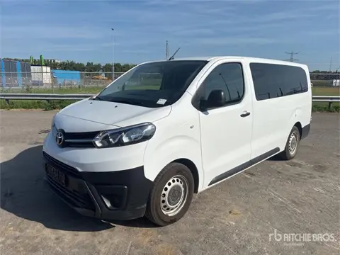 Toyota ProAce Verso 2.0 106 KW 9-seater L2H1 minibus 9-se