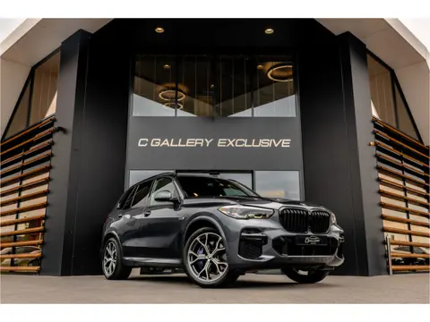 BMW X5 xDrive45e High Executive - M Sport | Panorama | Swarovski | Elek. Trekhaak | Luchtvering