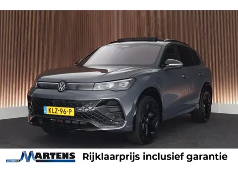 Volkswagen Tiguan 1.5 204pk eHybrid R-Line Edition Black Style Panoramadak Trekhaak 360Camera IQ.Lig