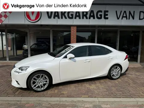 Lexus IS 300h Business 2.5 Hybr 2016 Cruise, nieuw lichtmetaal met nieuwe banden, origineel aanwezig