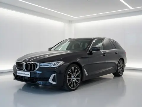 BMW 5 Serie Touring 540i xDrive Luxury Line | Panorama | 20" | Driving Assistant Professional | Stan
