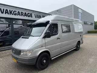 Mercedes-Benz 212 D MERCEDES SPRINTER BUSCAMPER NETTE BUSCAMPER