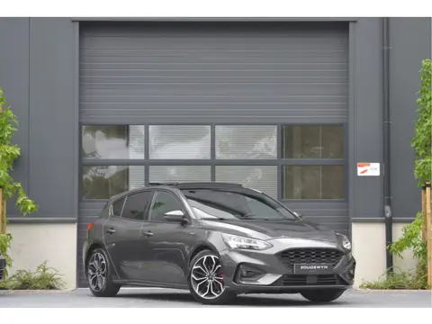 Ford Focus 1.0 EcoBoost ST Line Business Panoramadak | Stoel/stuur/voorruit verwarming | Camera | Ca