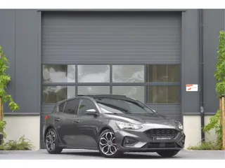 Ford Focus 1.0 EcoBoost ST Line Business Panoramadak | Stoel/stuur/voorruit verwarming | Camera | Ca