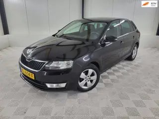 Skoda Rapid Spaceback 1.2 TSI JOY, Camera, Trekhaak, Panodak, Parkeersensoren