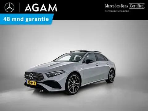 Mercedes-Benz A-Klasse Limousine 250 e Business Solution AMG | Panorama dak | Trekhaak