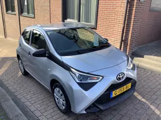 Toyota Aygo 1.0 VVT-i x-fun 15000km +boekjes als nieuw