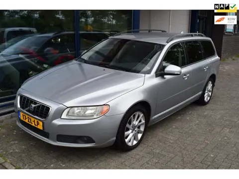 Volvo V70 2.5T Momentum AUTOMAAT / Lederen bekleding, lichtmetalen velgen, climate control