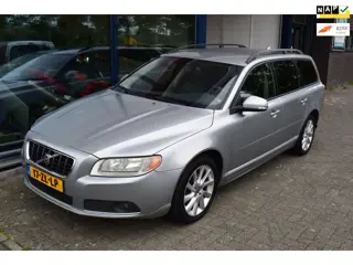 Volvo V70 2.5T Momentum AUTOMAAT / Lederen bekleding, lichtmetalen velgen, climate control