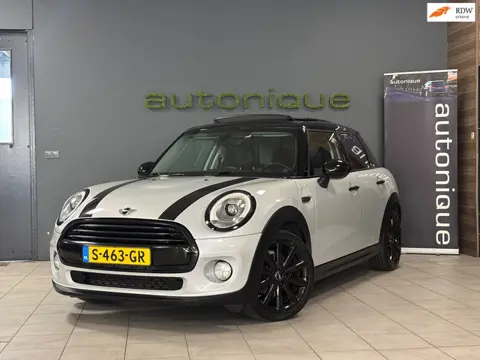 Mini 5-Deurs 1.5 Cooper Chili Serious Business Panodak/sportleder/navi/ambi-light