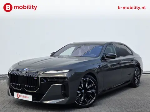 BMW i7 M70 xDrive 106 kWh 'Dravitgrau' Automatische Portieren Nw. pr. €225.242,- NL Auto! | Sky Loun