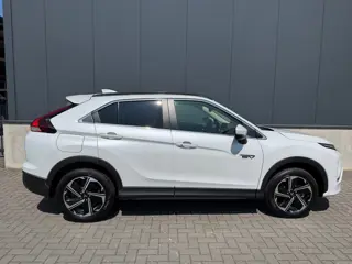 Mitsubishi Eclipse Cross 2.4 PHEV Intense Clima / Camera / Cruise / verwarmde stoelen/ Enz.