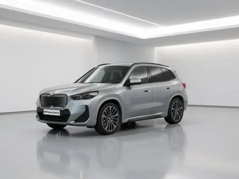 BMW iX1 eDrive20 M-Sport Pro | Panorama | 20" | Harman Kardon | Trekhaak | Driving Assistant Plus