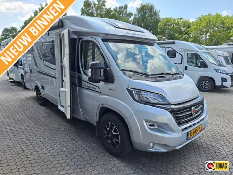 Adria Compact Supreme SC QUEENSBED+LEVELSYSTEEM